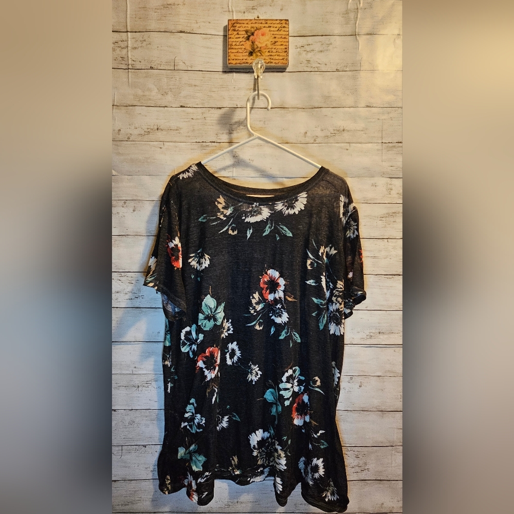 Torrid Classic Fit T-shirt Black Size 2